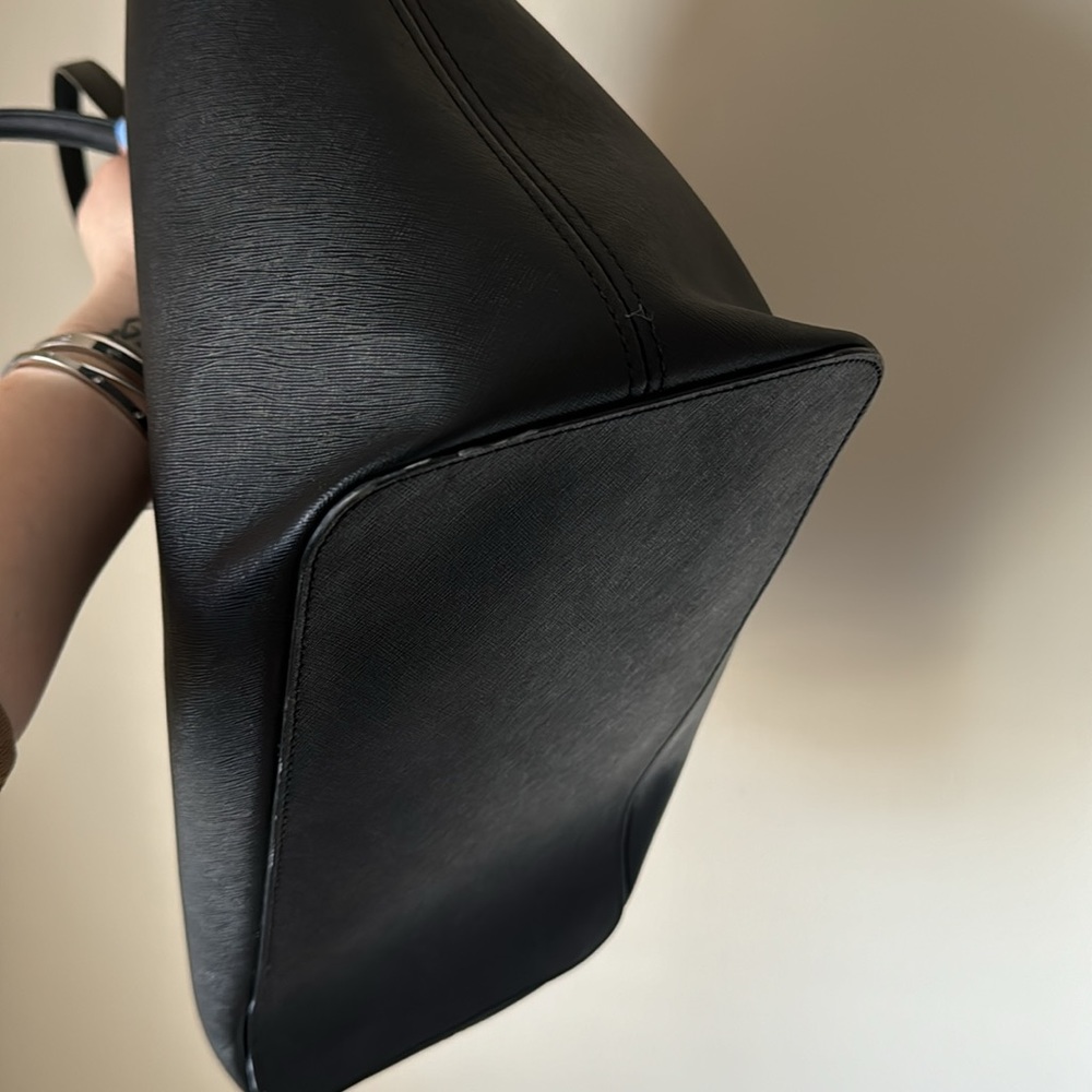 MICHAEL KORS XL Jetset Saffiano Leather Tote in Black - Picture 9 of 10